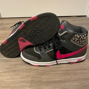 Nike Prestige 3 Black Fire Berry Grey